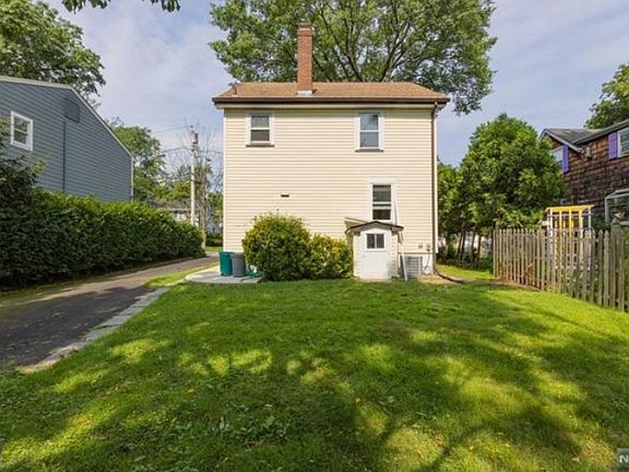 4th image of 296 Genther Ave