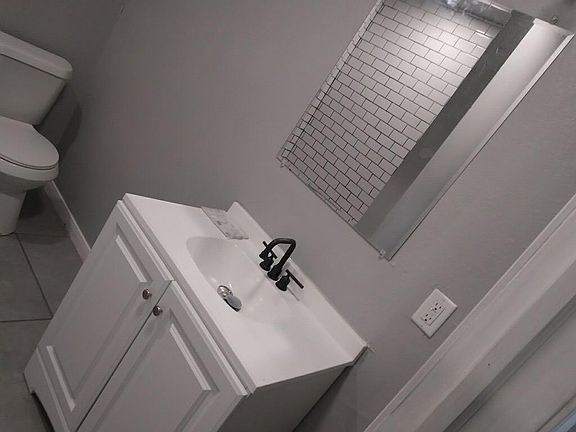 5th image of 908 Brown St #A