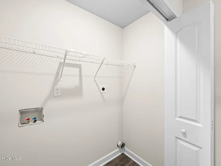 406 Paxton Ct — Photo 17