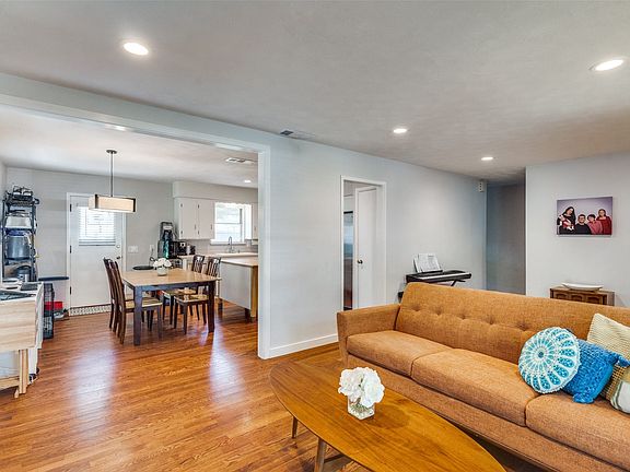 3rd image of 9222 Livenshire Dr