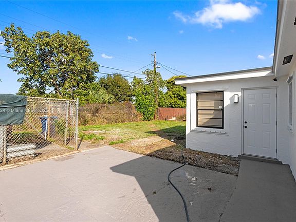 5th image of 3221 NW 14th Pl