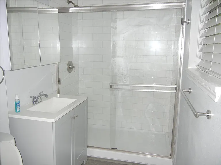 20811 Emerald St — Photo 8