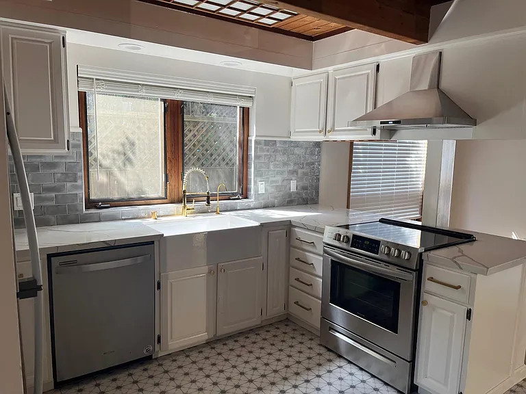 1894 Sunshine Valley Rd — Photo 11