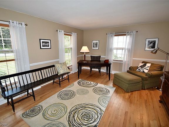 4th image of 34 Clairhaven Dr