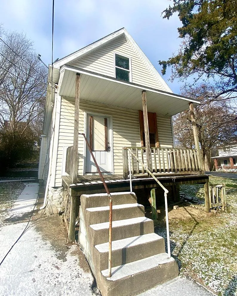 2195 Clara St photo 1