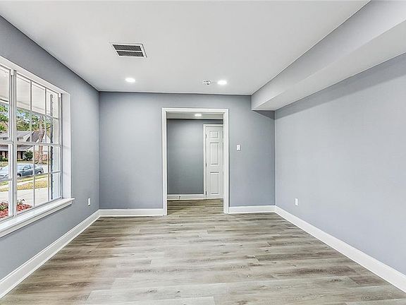 2nd image of 5621 Carlisle Ct