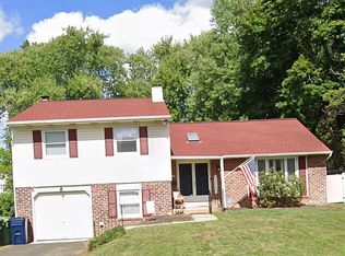 19 Brentwood Dr, Willow Grove, PA 19090