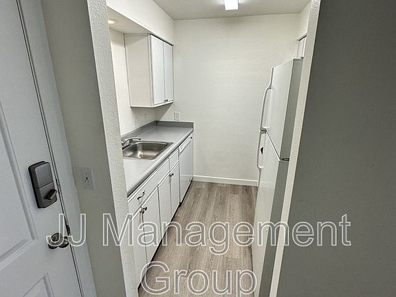 3rd image of 1119 W 11th Ave APT 5