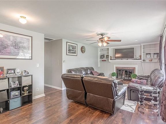 3rd image of 2451 Oak Park Ave