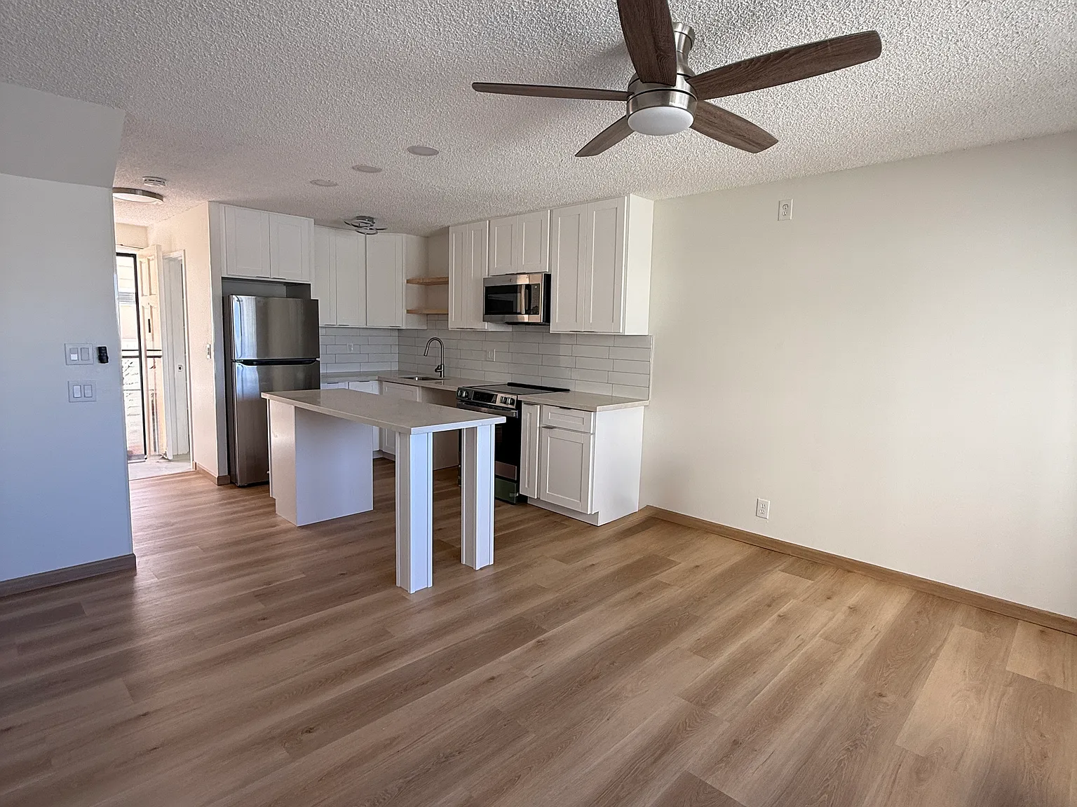 2 bed, 1.5 bath, $3,175 — Photo 2