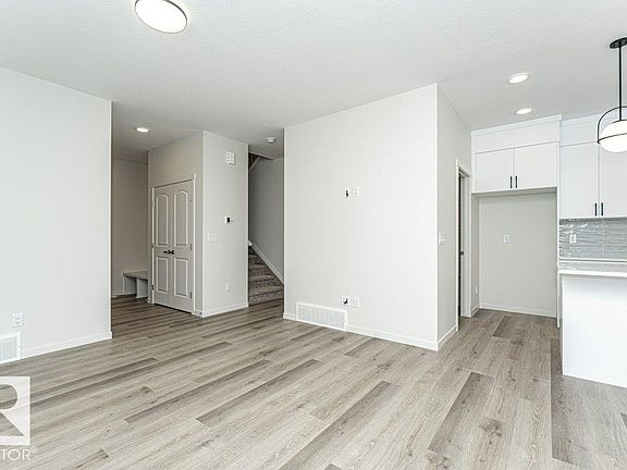 3rd image of 3972 Wren Loop NW