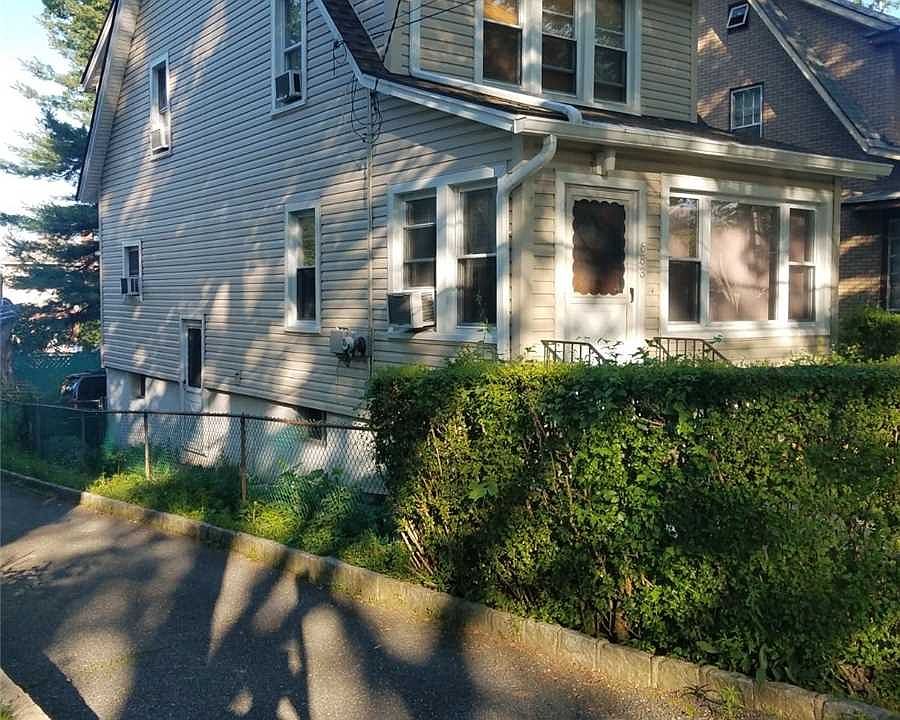 2nd image of 683 S 5th Ave