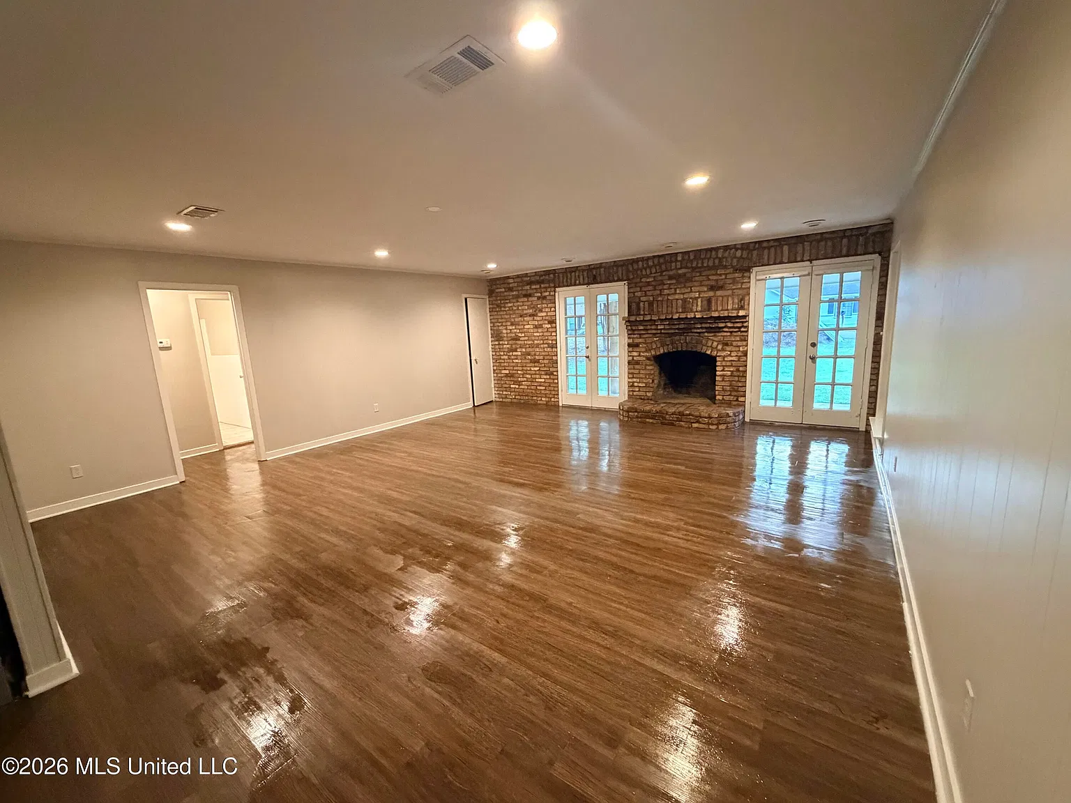 3 bed, 2.0 bath, 1579 sqft, $2,500 — Photo 4