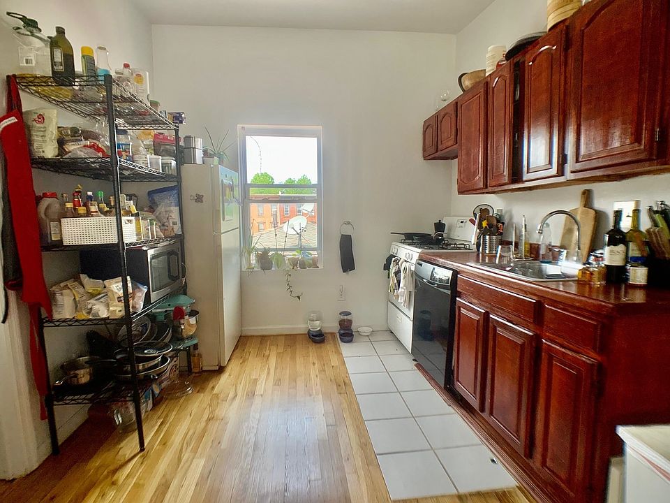 1st image of 206 4th St APT 4R