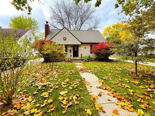 3114 Alden Dr, Lansing, MI 48910