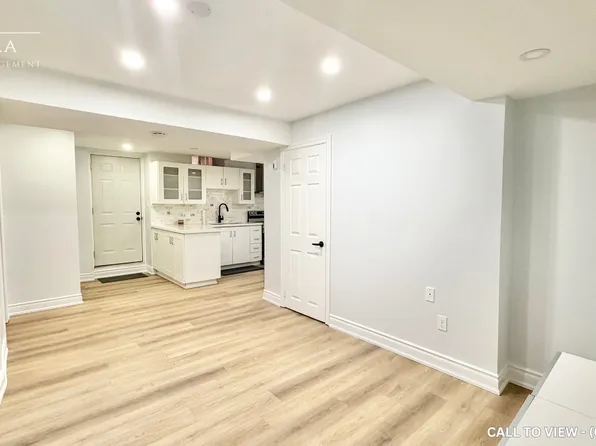 3205 Colonial Dr #2, Mississauga, ON L5L 5K9