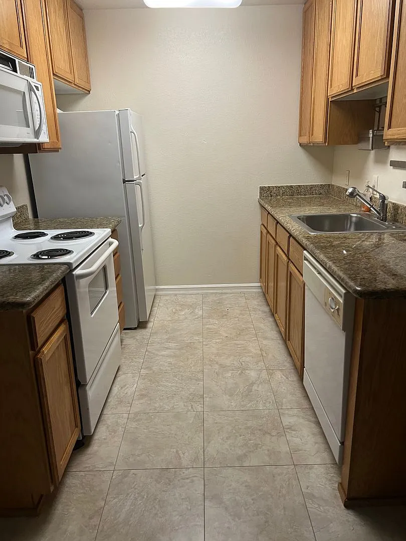 620 Arcadia Dr photo 1