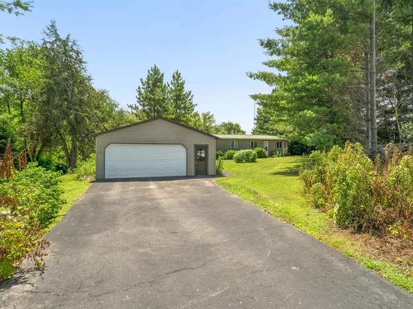 W8590 Breakneck Rd, Oakfield, WI 53065