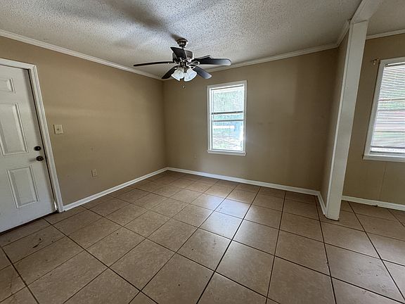 3rd image of 210 Davenport St