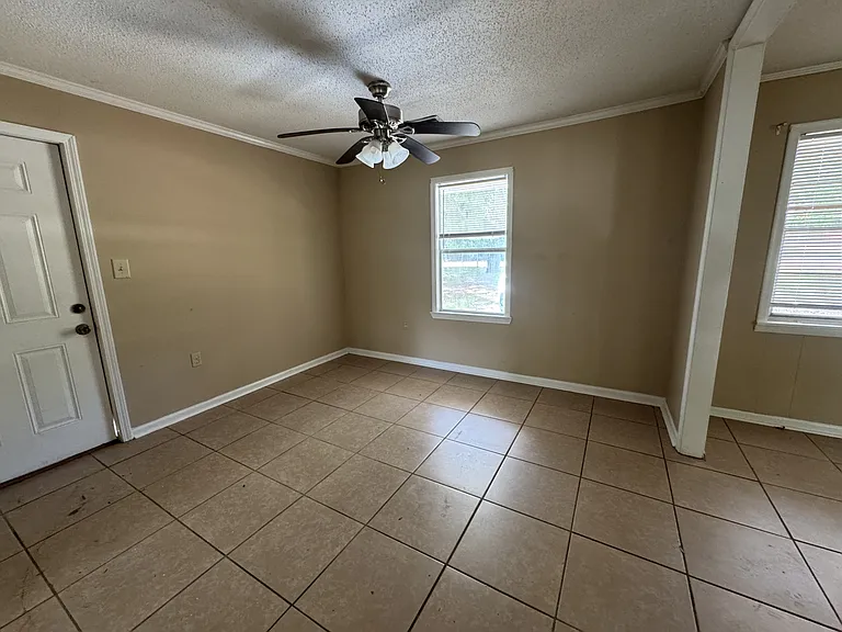 210 Davenport St — Photo 3