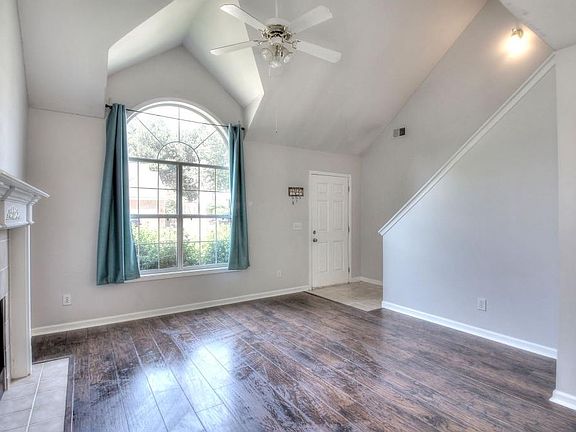 4th image of 517 Parkstone Ln