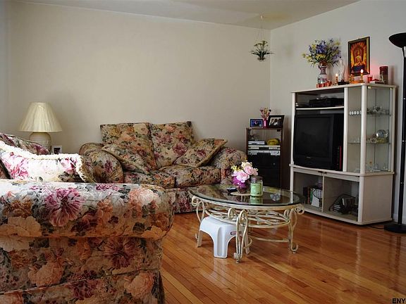 5th image of 34 Robert Dr