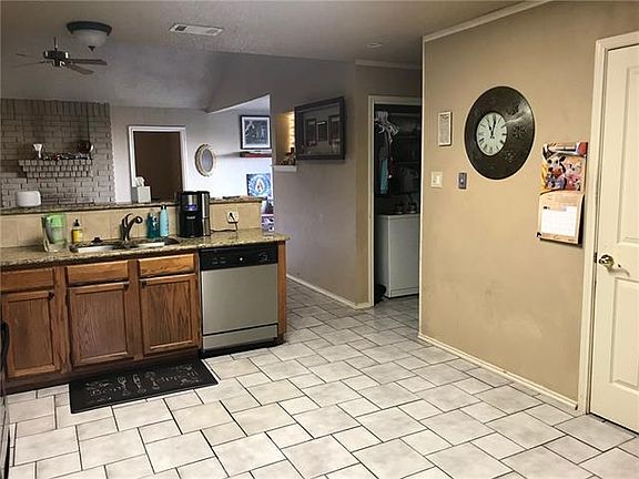 3rd image of 16502 Lone Wolf Dr