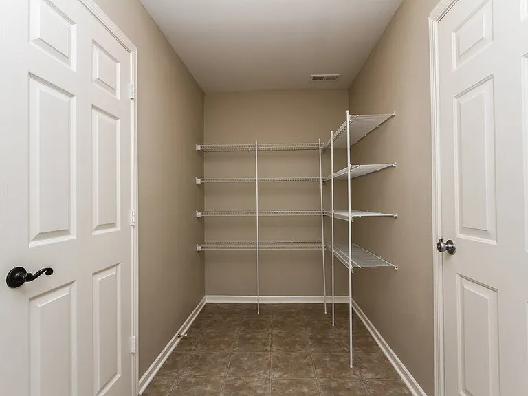 10718 Pavilion Dr — Photo 11