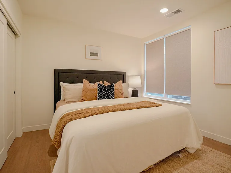 476 Taylor Apartments — Photo 53