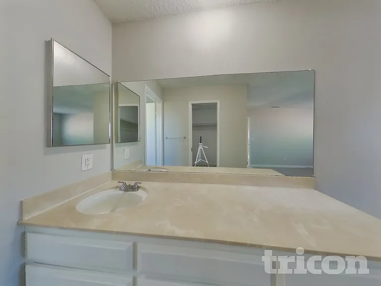 1104 Waxwing Dr — Photo 8