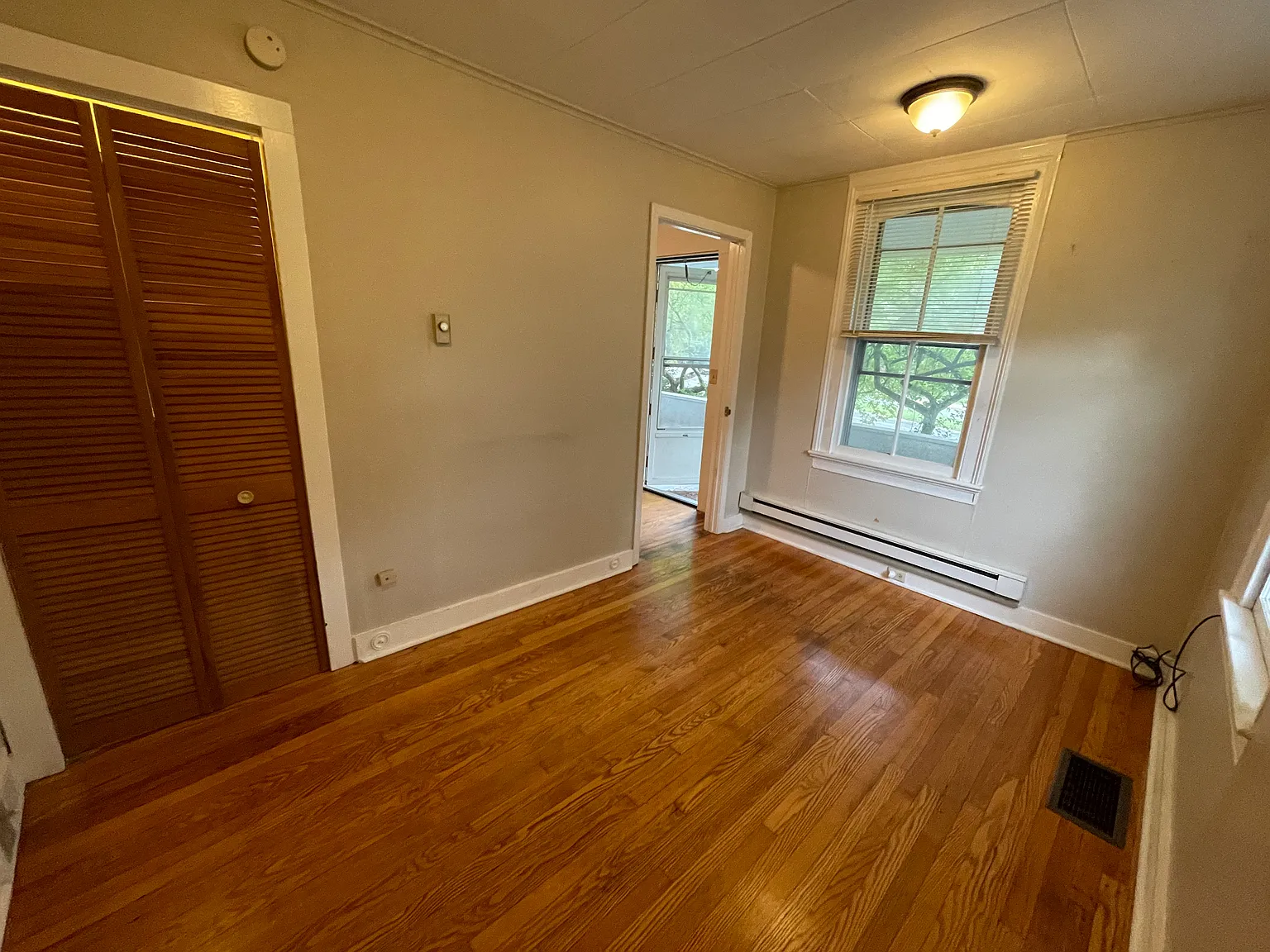 1 bed, 700 sqft, $1,200 — Photo 3