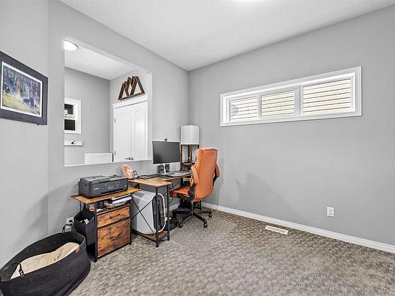 4th image of 82 W Cimarron Grove Close