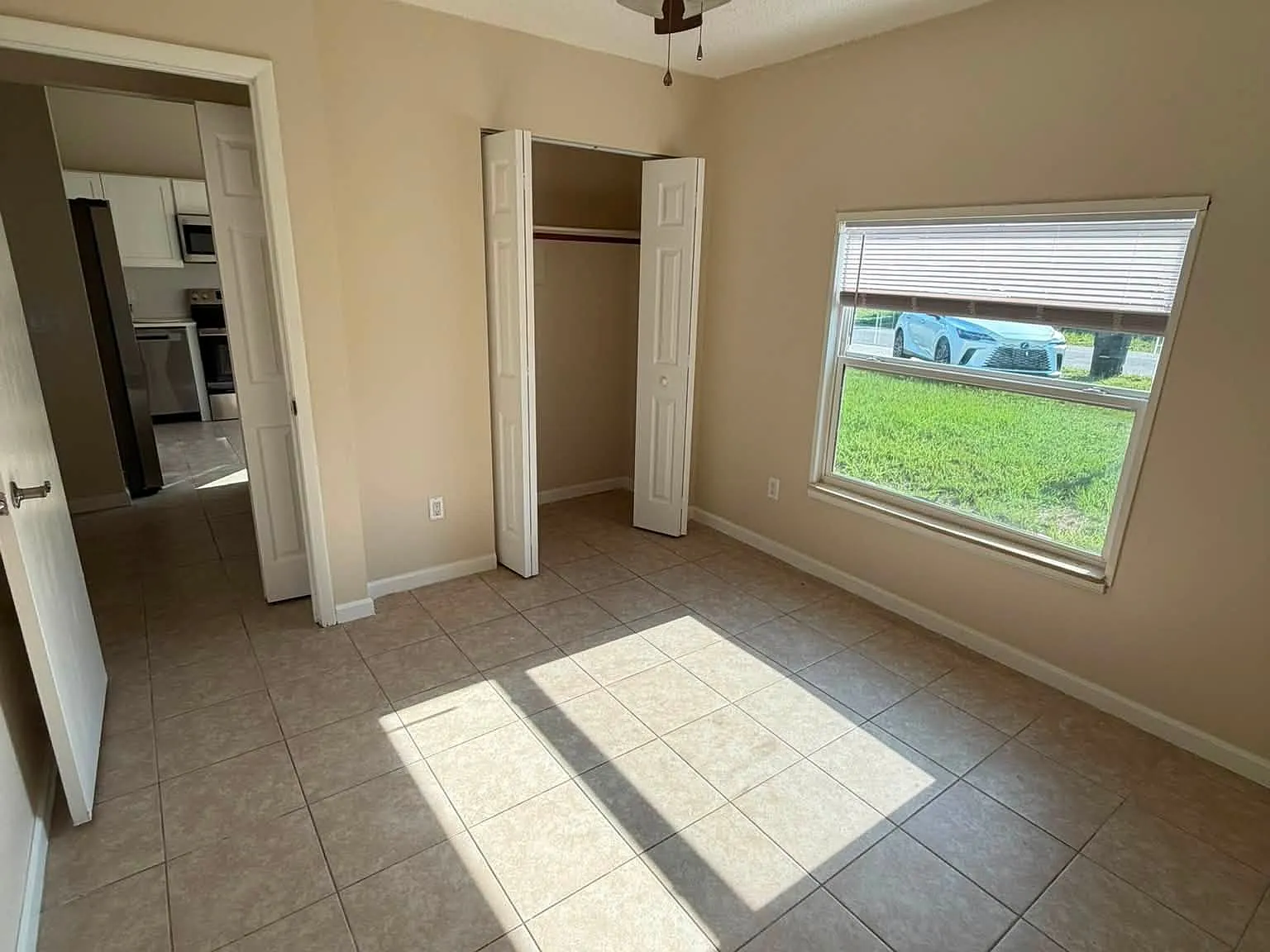 3 bed, 1.5 bath, 1300 sqft, $2,050 — Photo 4