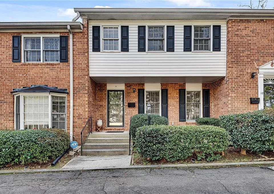 6520 Roswell Rd #11