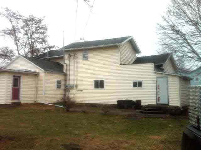 2nd image of 40 Monroe St