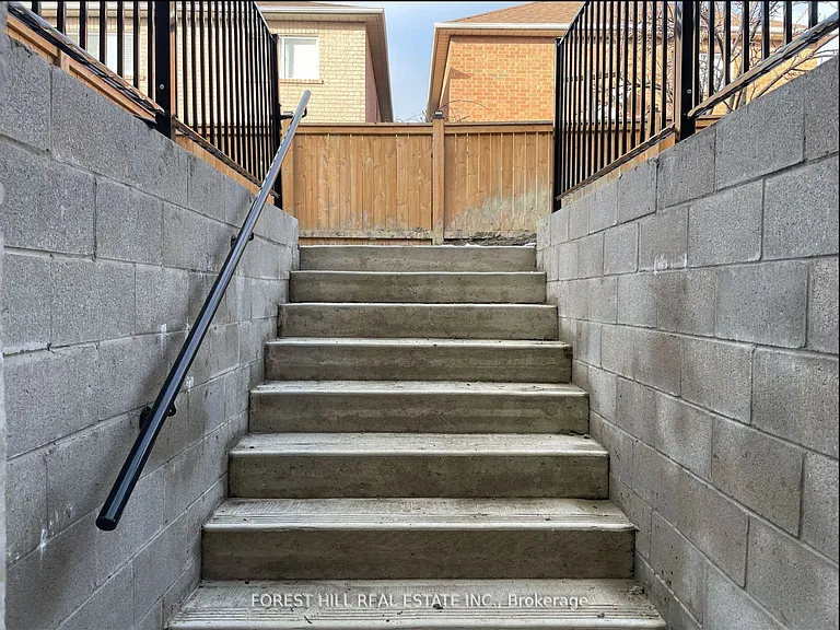 52 Adventure Cres #BASEMENT — Photo 12
