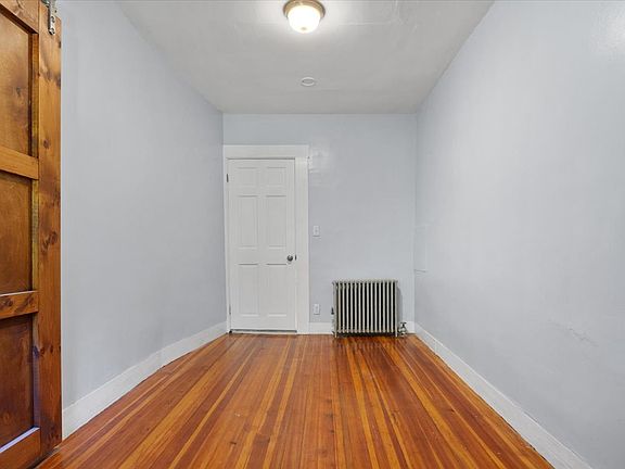 4th image of 8 Linwood St Floor 2