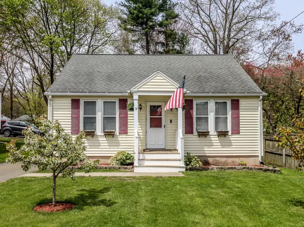 9 Belmont Circle, Danbury, CT 06810
