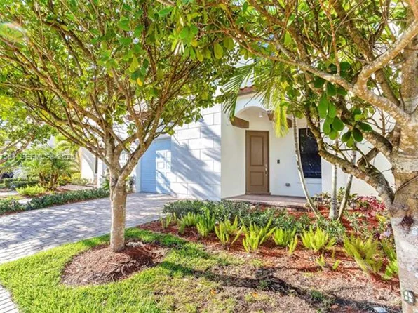 20919 NW 1st Dr, Hollywood, FL 33029