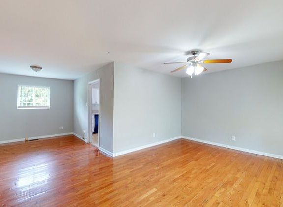 2nd image of 1431 Lantana Ln