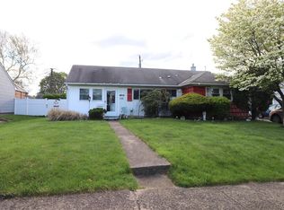 2045 Cloverdale Rd, Bethlehem, PA 18018