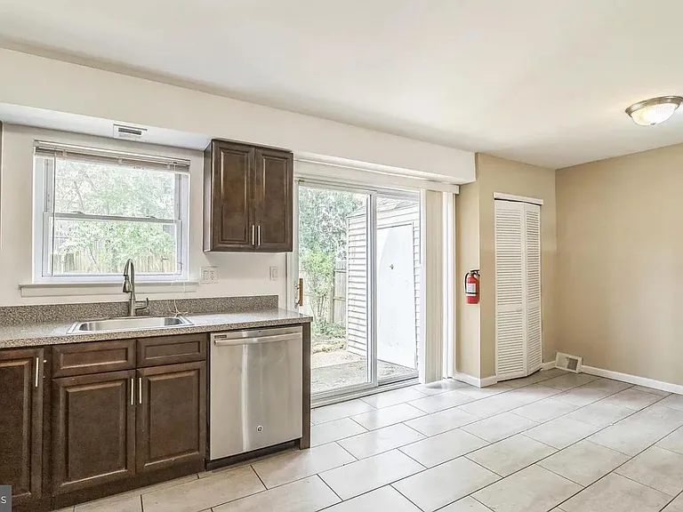 5204 Leeward Rd #N — Photo 6