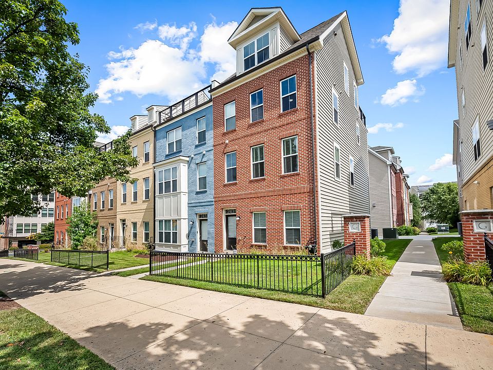 1-web-or-mls-2431 GlenAllan Avenue 1__08142025