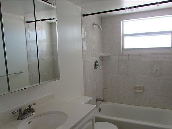 4th image of 2555 NE 11th St APT 407