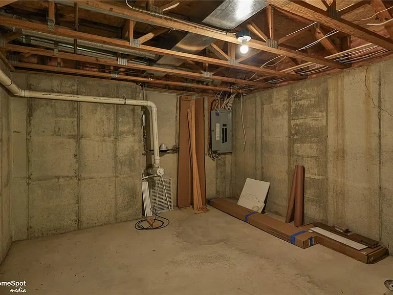 8149 Cross Creek Cir — Photo 40