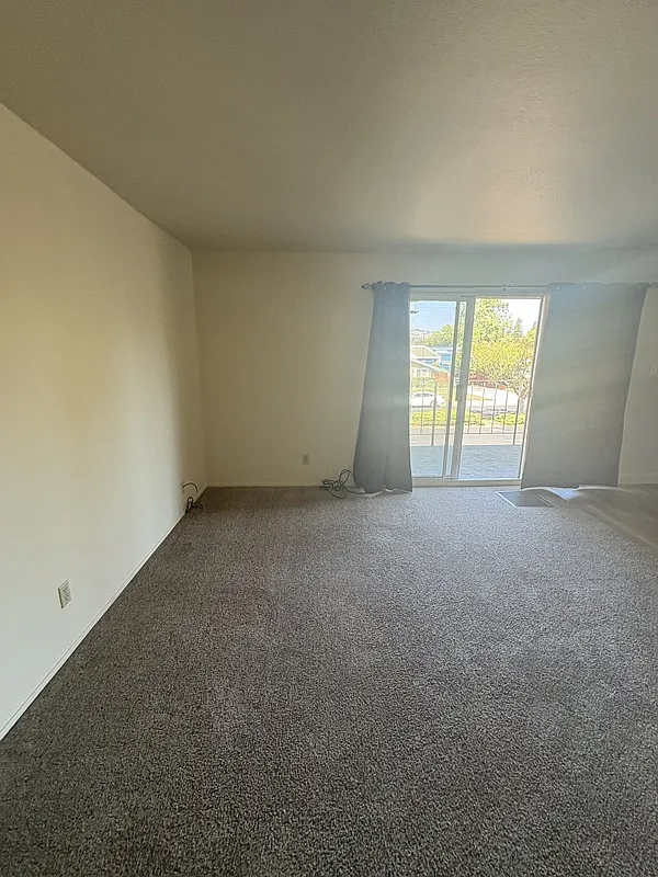 2 bed, 1.0 bath, 781 sqft, $1,900 — Photo 2