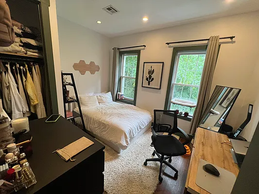 Rented by Delmark Realty LLC | media 18