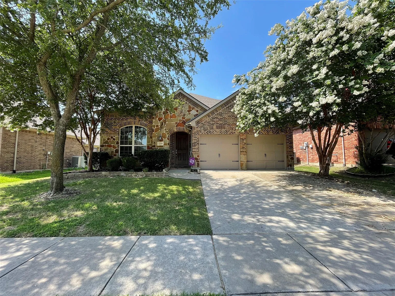 3 bed, 2216 sqft, $2,450 — Photo 1
