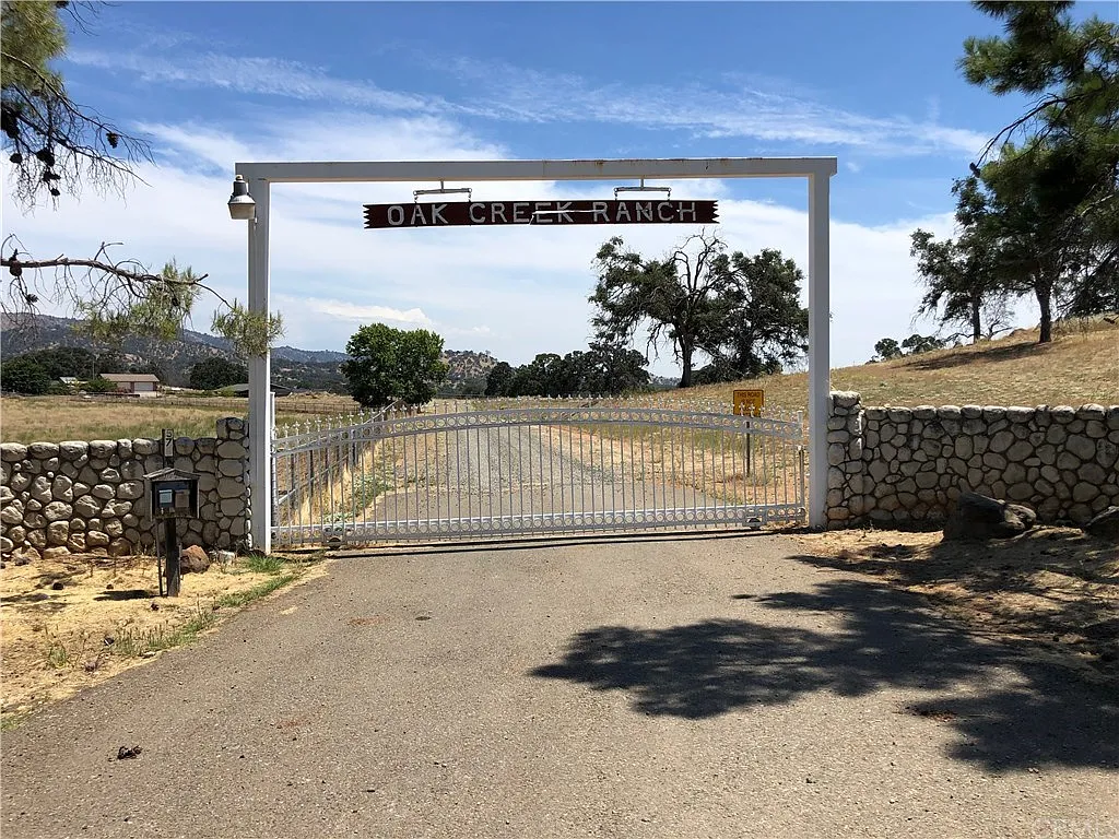3385 Oak Creek Ranch Rd photo 1