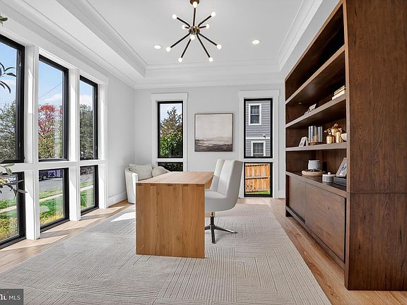 3rd image of 6928 Whitehall Pl